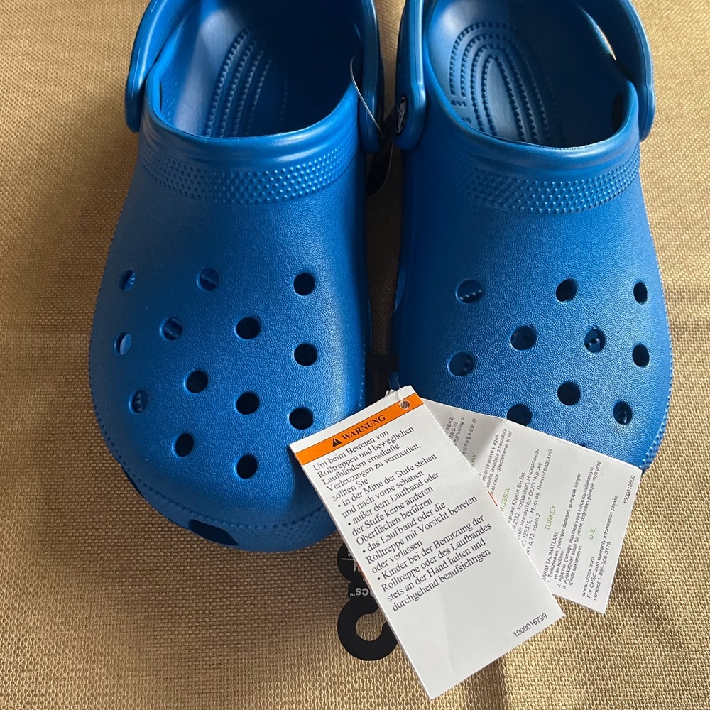 COPY - SELLING CROCS UNISEX COLOR BLUE SIZE 6 FOR MEN And 8 FOR WOMEN BNWT